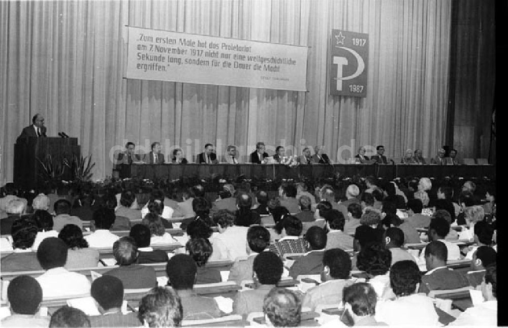 Berlin: 17.09.87 Berlin Konferenz mit Gen. Hagen in der Parteihochschule Foto: Bonitz Nr.: 1045