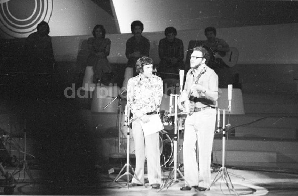 DDR-Bildarchiv: Berlin - Berlin - Liederfestival Politische Lieder Werner-Seelenbinder-Halle Foto: Schmidtke Foto-Tasche: 772