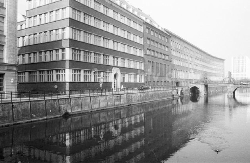 Berlin - Mitte: Berlin - Mitte Jungfernbrücke Foto: Lenke Nr. 363