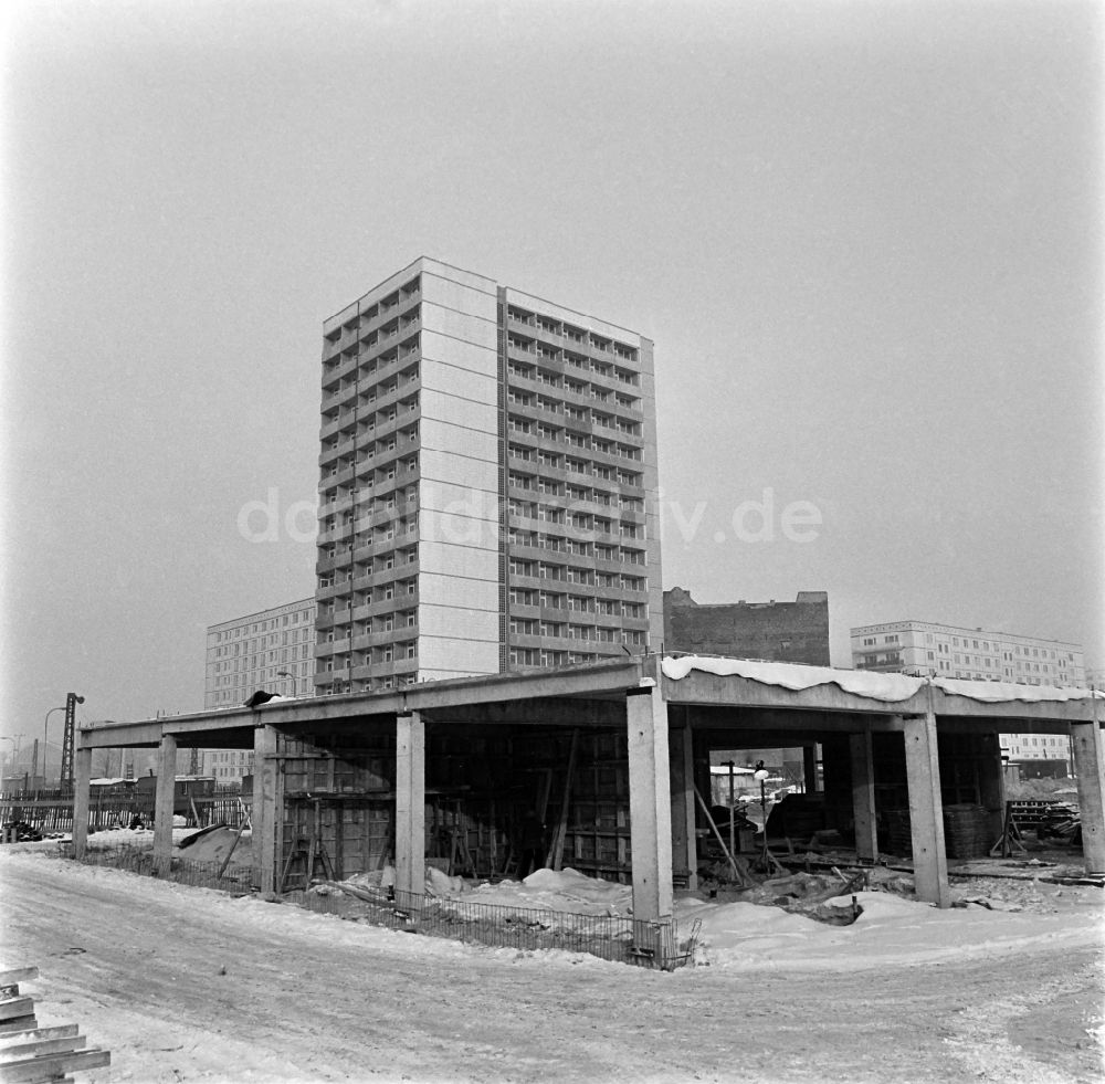 Berlin: Berlin-Mitte Karl-Marx-Allee Holzmarktstraße Foto: Schönfeld