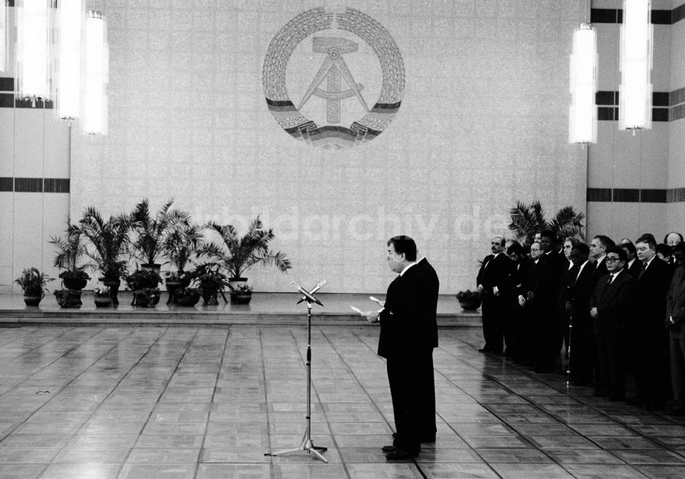 DDR-Fotoarchiv: Berlin - Berlin Neujahrsempfang für das Dipl. Korps 15.01.90 Foto: Lange Umschlagnummer: 0074