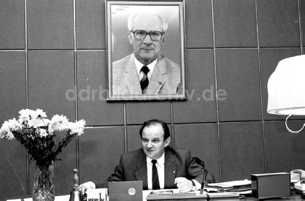 Berlin: 30.12.1986 Berlin: Oberbürgermeister Ehard Krack mit Amtskette.