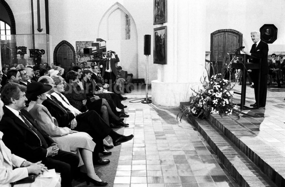 DDR-Bildarchiv: Berlin - Berlin Richard von Weizsäcker, Ehrenbürger Berlins 29.06.90 Foto: ND/Lange Umschlagnummer: 0871