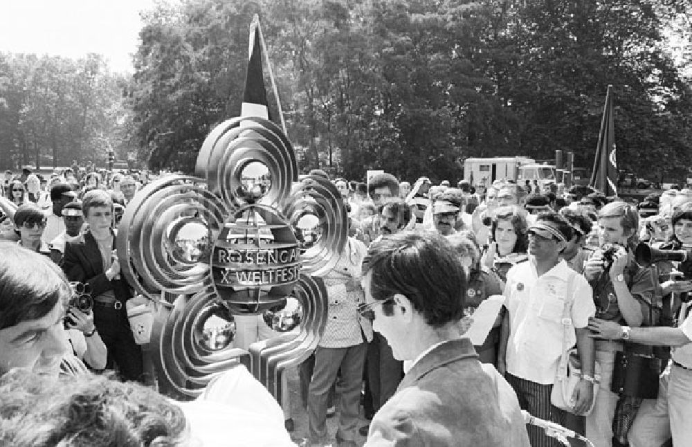 DDR-Fotoarchiv: Berlin - Treptow - Berlin - Rosenpflanzen im Treptower Park 10