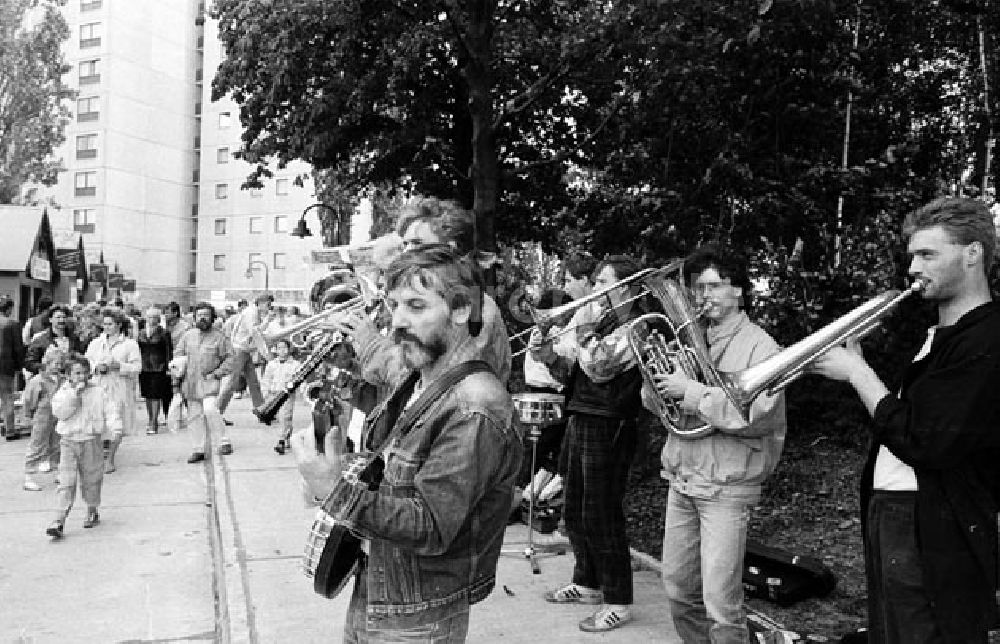 Berlin: 27.09.87 Berlin Stadtbezirksfest Prenzlauerberg Thälmann - Park Foto: Bonitz Nr.: 1072