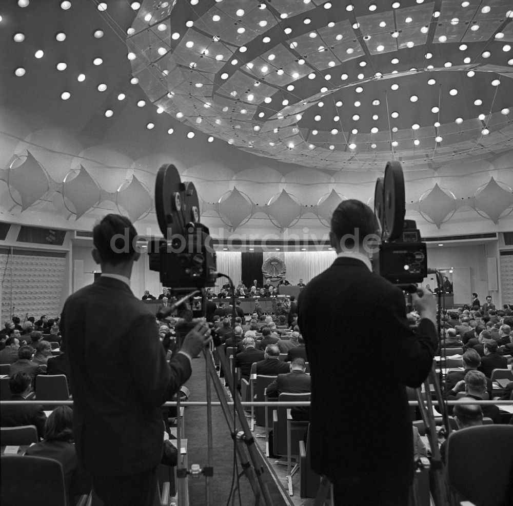 DDR-Fotoarchiv: Berlin - Berlin, Ulbricht legt neue sozialistische Verfassung vor