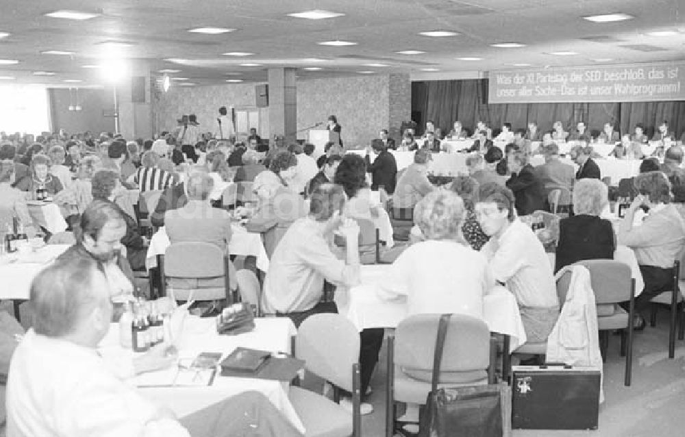 Berlin Friedrichshain: Berlin - Wählerforum Saalbau Friedrichshain Foto: Bonitz Nr. 578