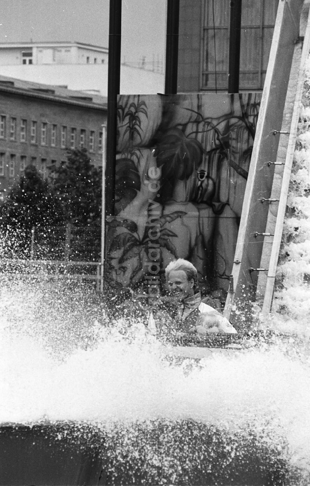 DDR-Fotoarchiv: Berlin / Mitte - Berliner Sommerfest auf dem Marx-Engels-Platz 28.07.92 Lange Umschlag 1084