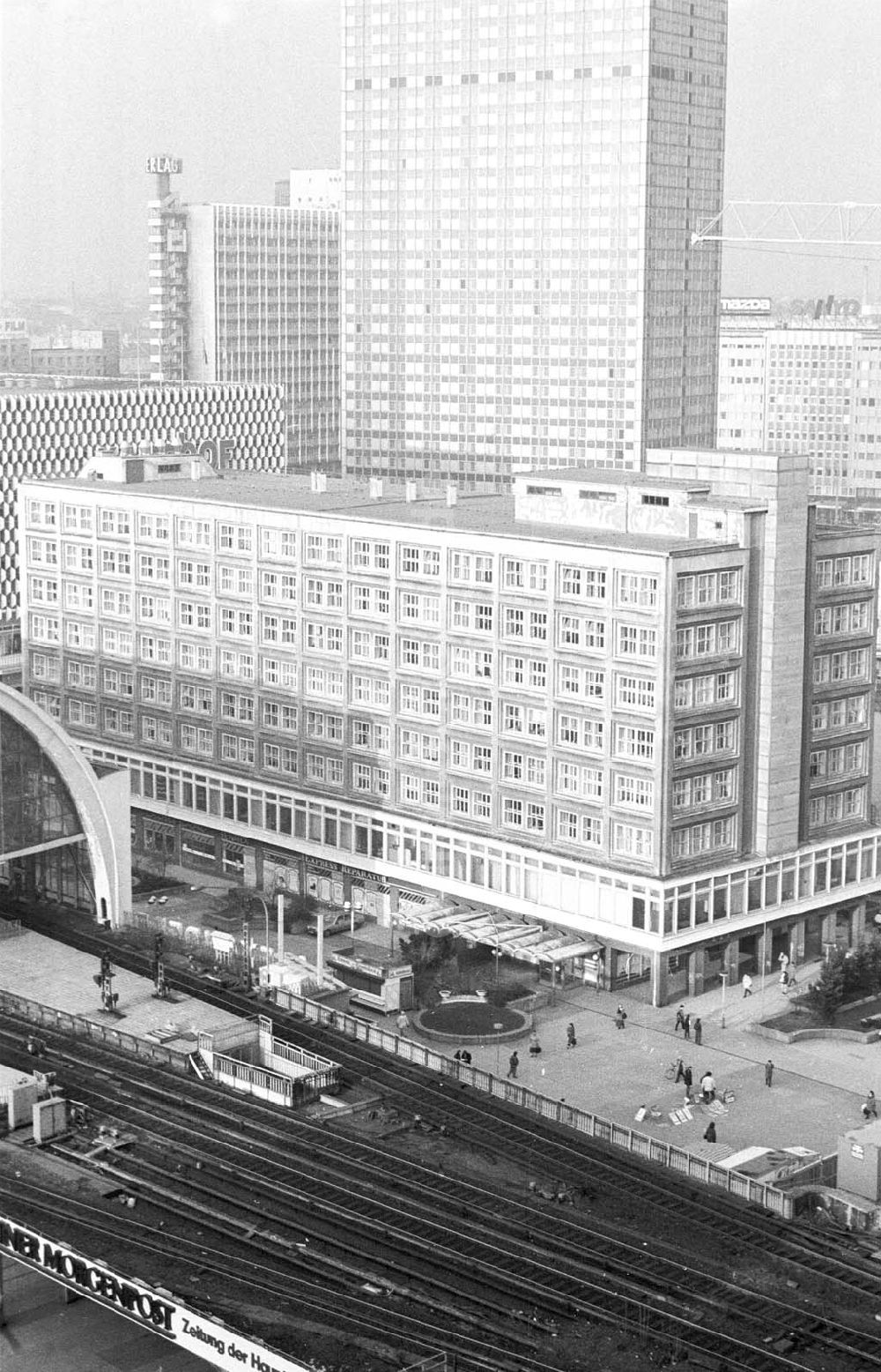 Berlin: Berolina Haus Berlin Alex und Baustelle Spandauer Strasse 04.02.1993