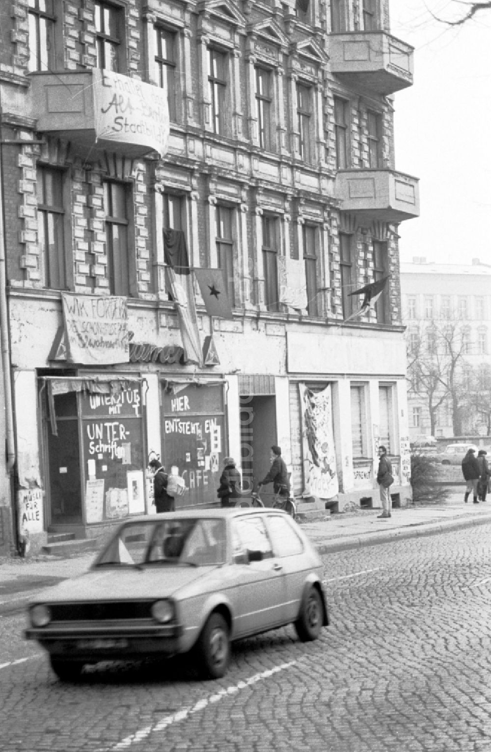 DDR-Fotoarchiv: Berlin - Besetzerhaus Schönhauser Allee 20 im Ortsteil Prenzlauer Berg in Berlin in der DDR