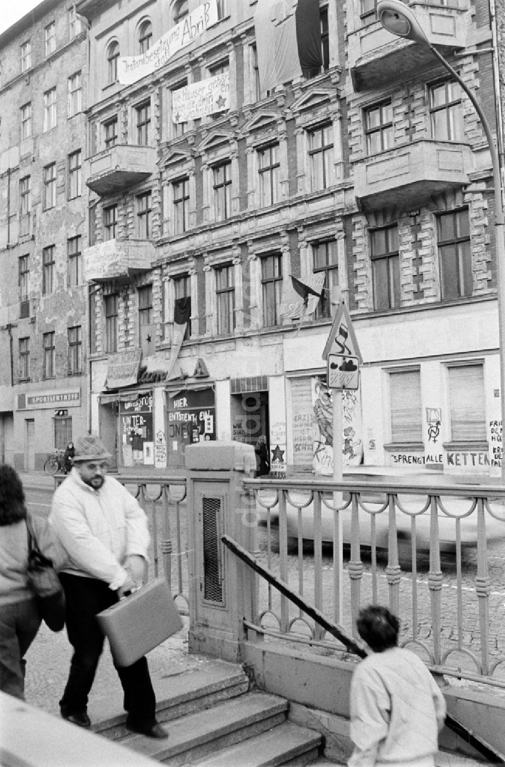 Berlin: Besetzerhaus Schönhauser Allee 20 im Ortsteil Prenzlauer Berg in Berlin in der DDR