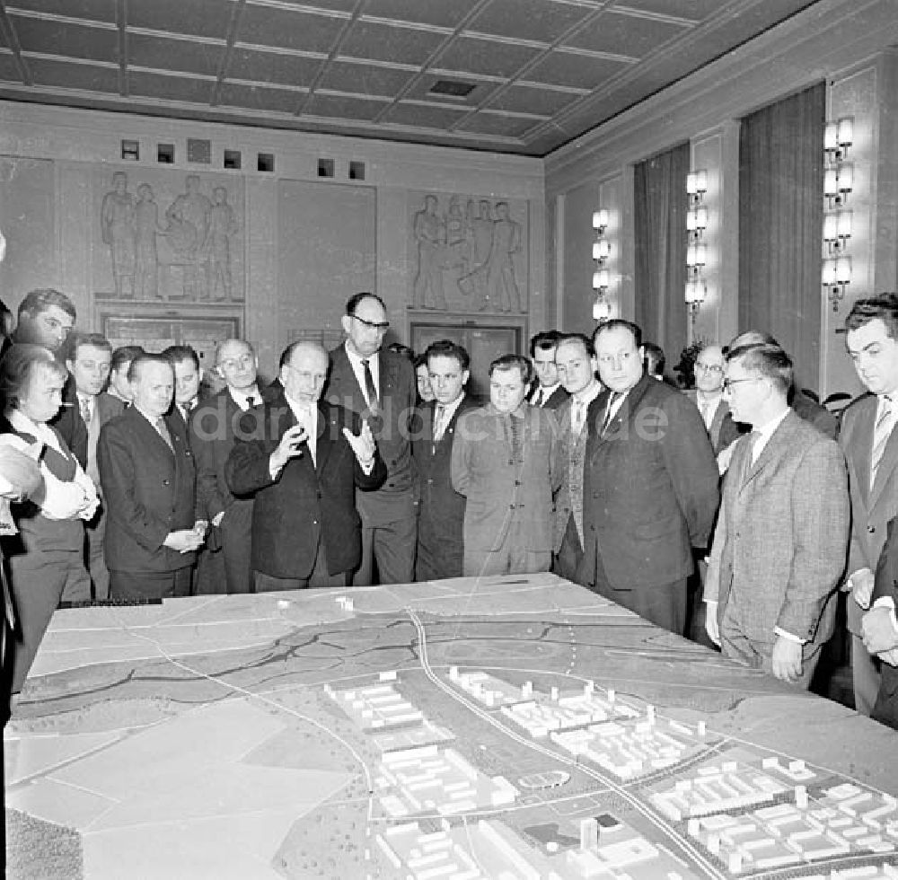 DDR-Fotoarchiv: Dresden - Besuch Walter Ulbricht in Dresden