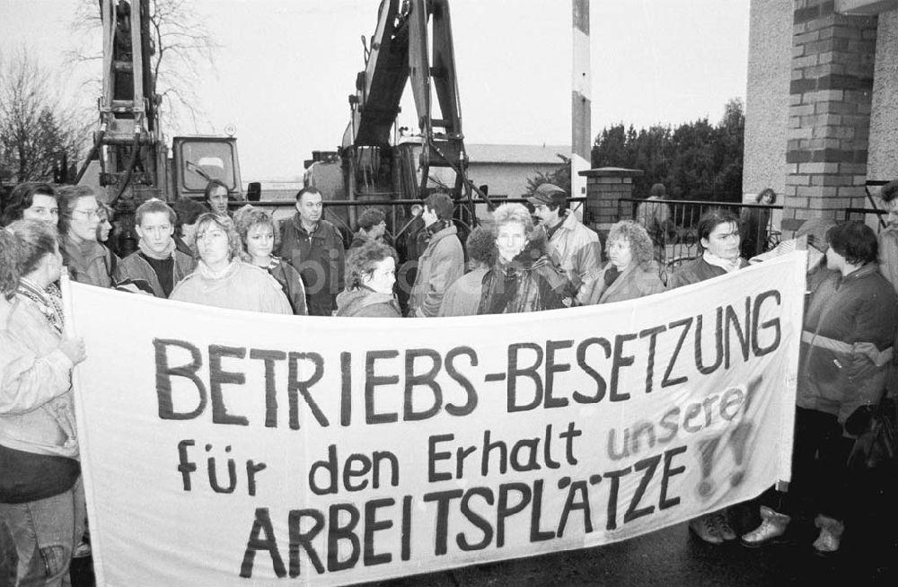 DDR-Fotoarchiv: Berlin - Betriebsbesetzung GPG Teltow 14.12.1992