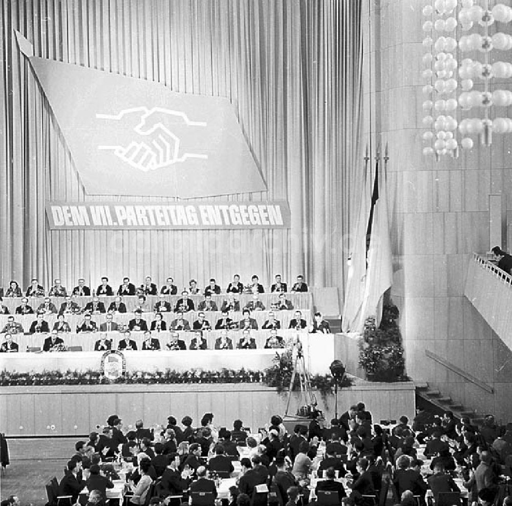 DDR-Fotoarchiv: Magdeburg / Sachsen-Anhalt - Bezirksdelegiertenkonferenz in Magdeburg (Sachsen-Anhalt) Foto: Barth Umschlagnr.: 1208