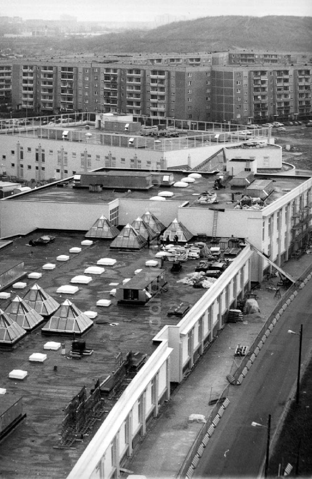 Berlin: Blick auf das Spreecenter in Hellersdorf 03.02.1993