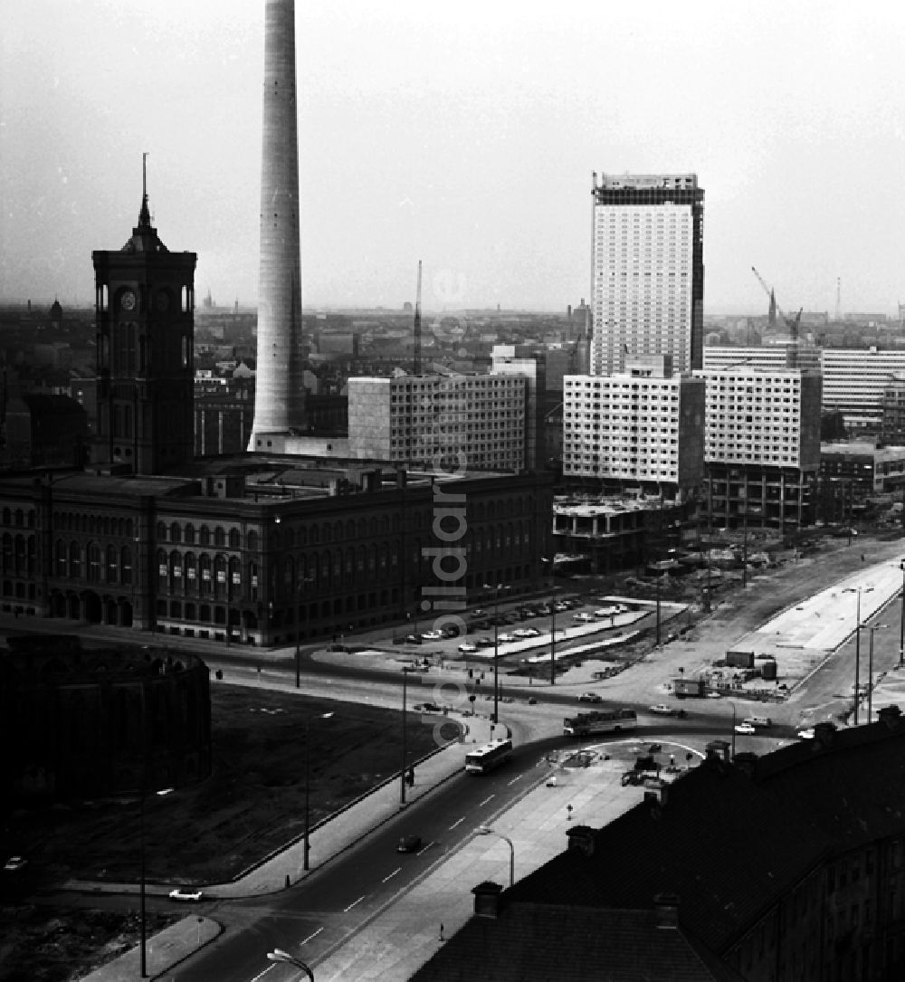 Berlin: Blick auf das Stadtzentrum vom Hochhaus Fischerkietz