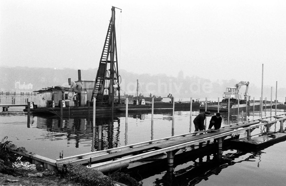 DDR-Fotoarchiv: - Bootssteg wird gelegt Umschlagnummer: 7280