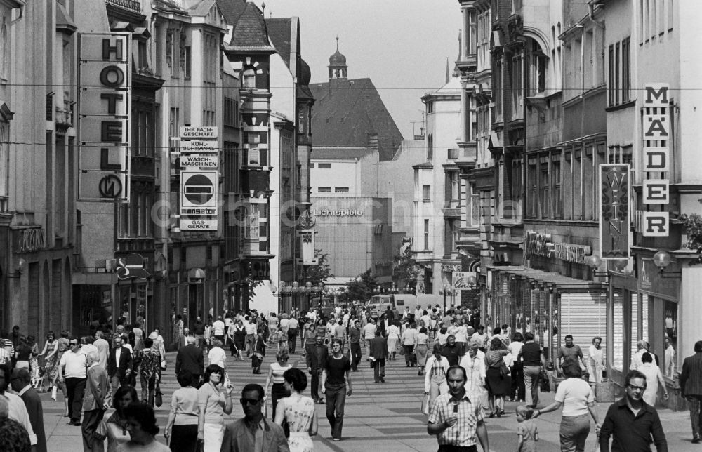 Halle (Saale): Boulevard Klement-Gottwald-Straße in Halle (Saale) in der DDR