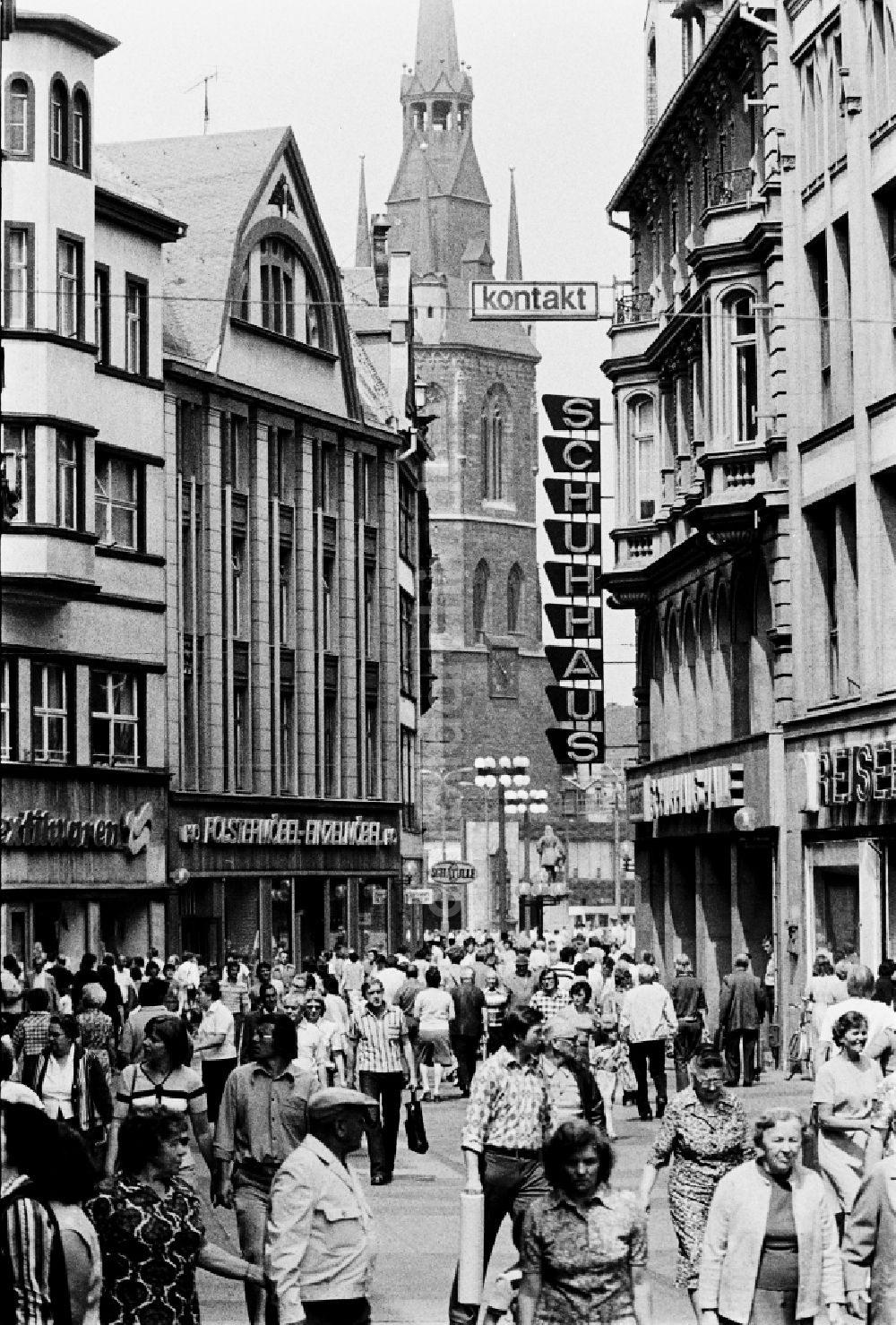 DDR-Fotoarchiv: Halle (Saale) - Boulevard Klement-Gottwald-Straße in Halle (Saale) in der DDR