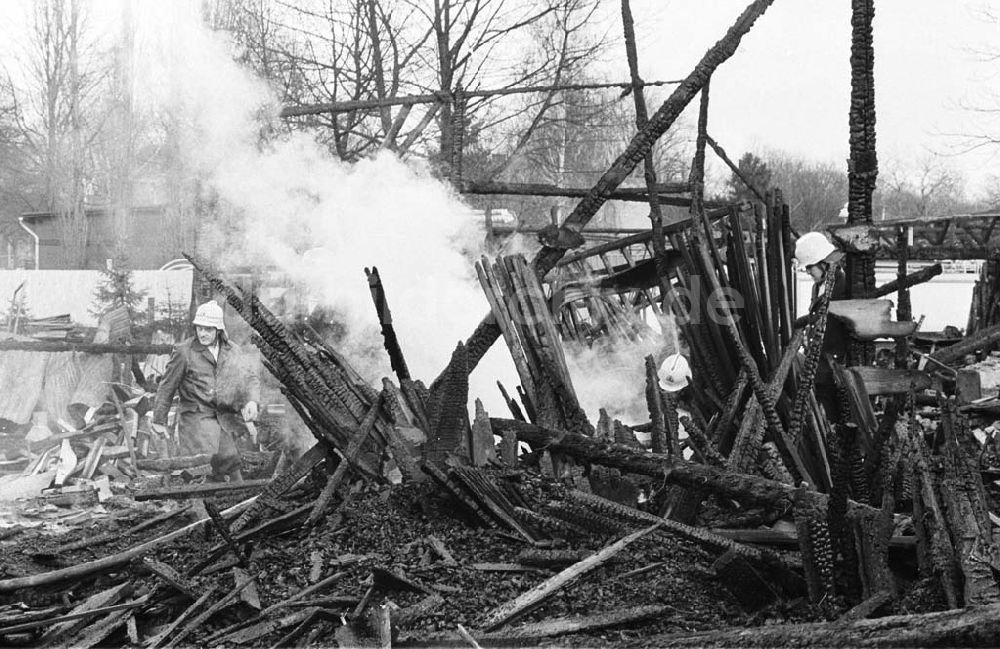 DDR-Bildarchiv: - Brand im Holzlager Tempelhof Umschlag:7293