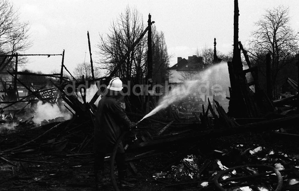 DDR-Fotoarchiv: - Brand im Holzlager Tempelhof Umschlag:7293