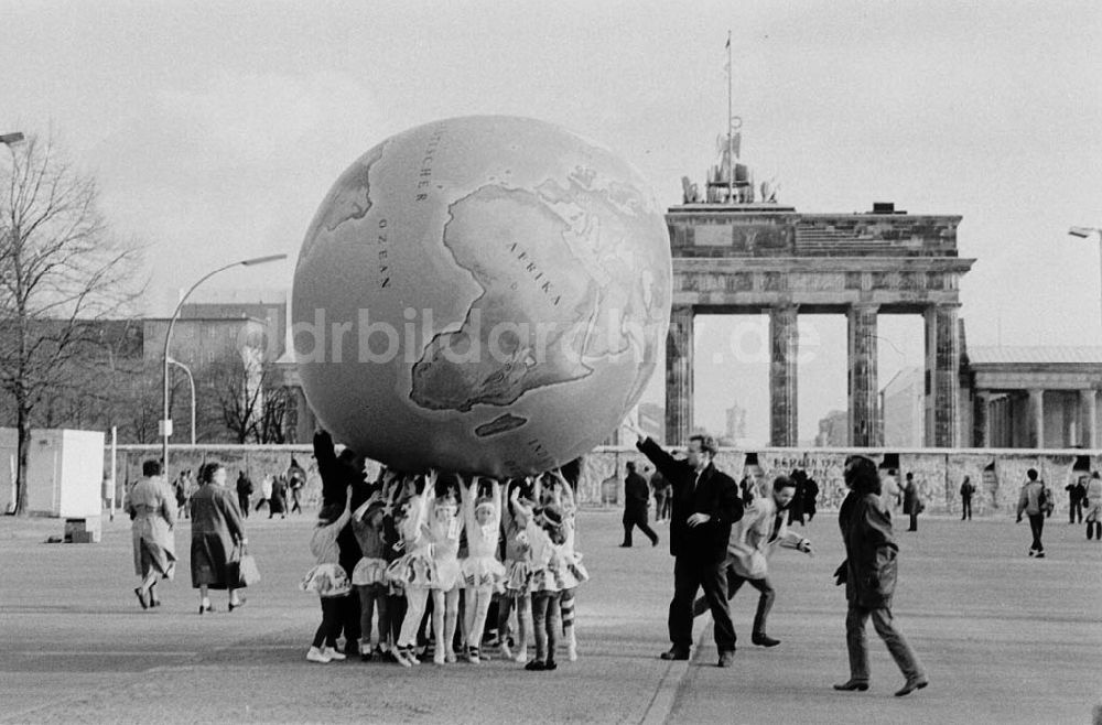 DDR-Bildarchiv: Berlin-Mitte - Brandenburger Tor Foto: Winkler Umschlagnummer: 90