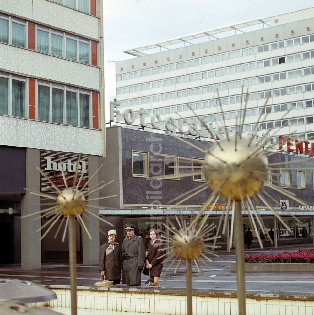 DDR-Fotoarchiv: Dresden - Brunnen und Wasserspiele Pusteblumenbrunnen in Dresden in der DDR