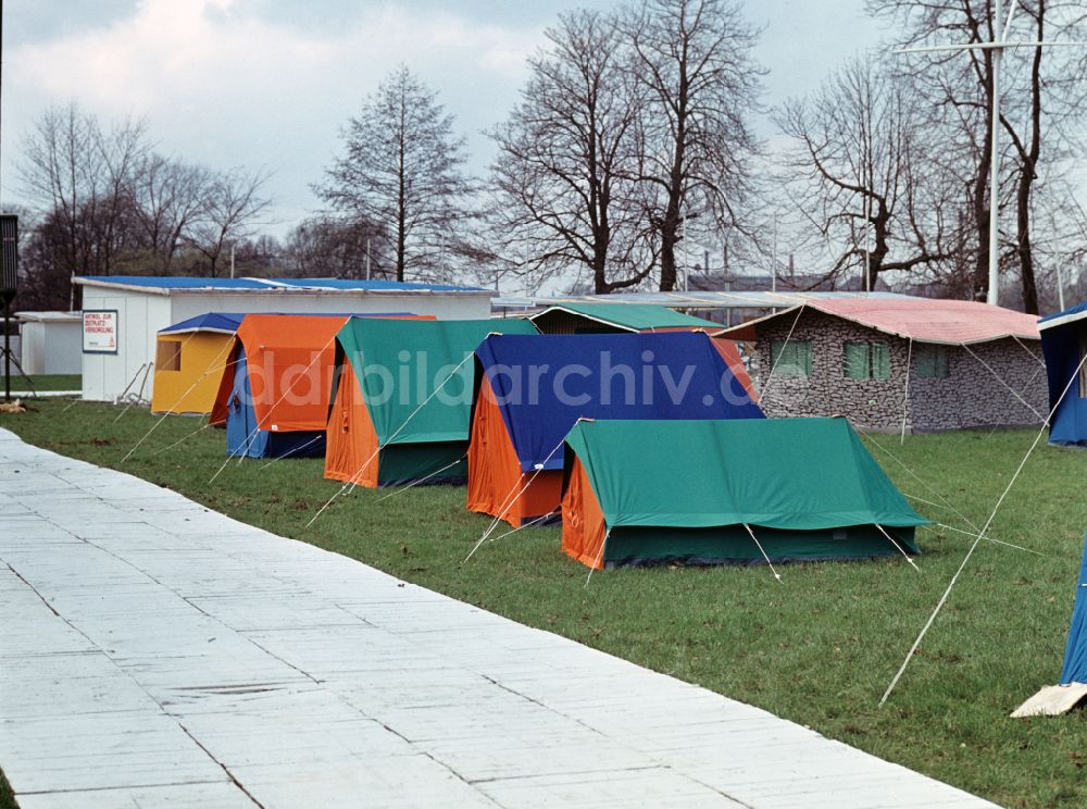 DDR-Bildarchiv: Berlin - Campingausstellung im Treptower Park in Berlin in der DDR