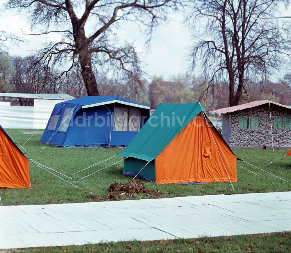 DDR-Bildarchiv: Berlin - Campingausstellung im Treptower Park in Berlin in der DDR