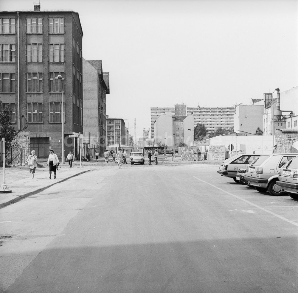 DDR-Bildarchiv: Berlin - Charlottenstraße Ecke Zimmerstraße in Berlin