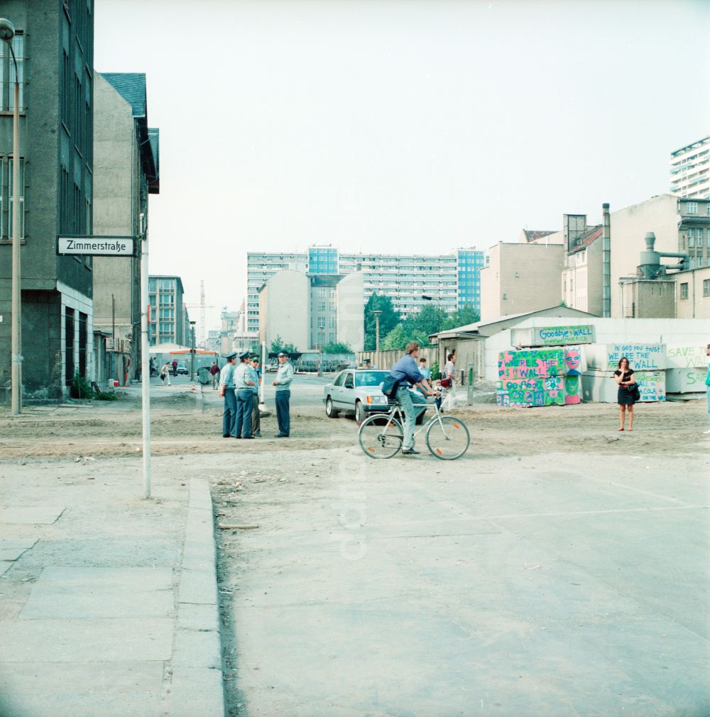 Berlin: Charlottenstraße Ecke Zimmerstraße in Berlin