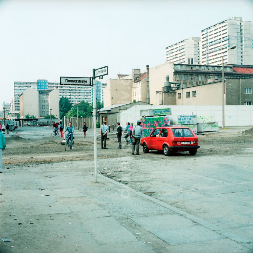 DDR-Bildarchiv: Berlin - Charlottenstraße Ecke Zimmerstraße in Berlin