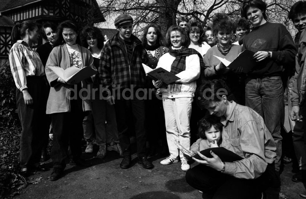 DDR-Fotoarchiv: - Chorsingen in Cecilienhof Umschlagnummer: 7280