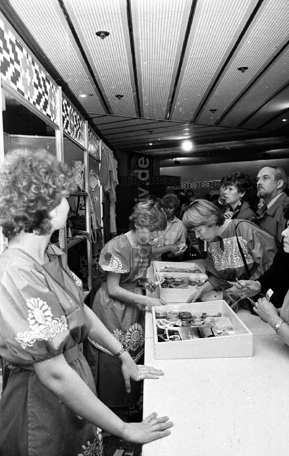 DDR-Bildarchiv: Berlin - Mitte - Cottbusser Tage im Palast der Republik in Berlin - Mitte Umschlagnr.: 1240 Foto: Bonitz