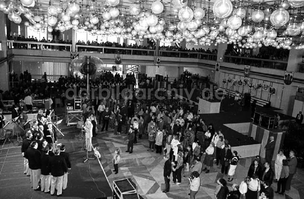 DDR-Bildarchiv: Berlin - Mitte - Cottbusser Tage im Palast der Republik in Berlin - Mitte Umschlagnr.: 1240 Foto: Bonitz