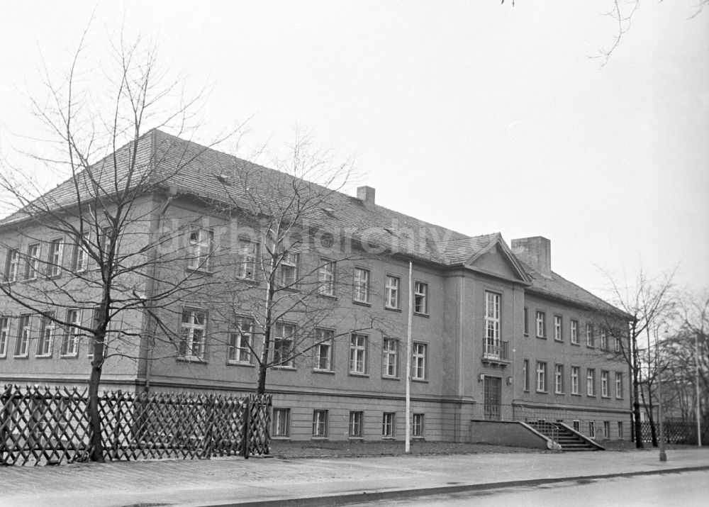 Berlin: Das Kinderwohnheim des Kabelwerk Oberspree (KWO) im Ortsteil Oberschöneweide in Berlin in der DDR