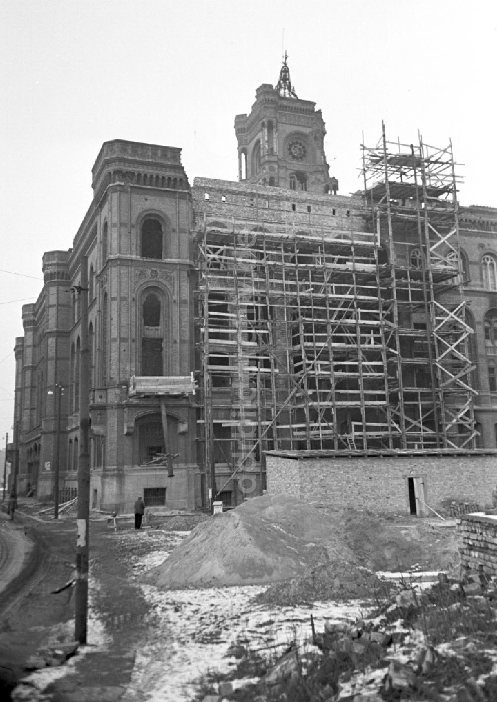 DDR-Bildarchiv: Berlin - Das zerstörte Rote Rathaus in Berlin in der DDR