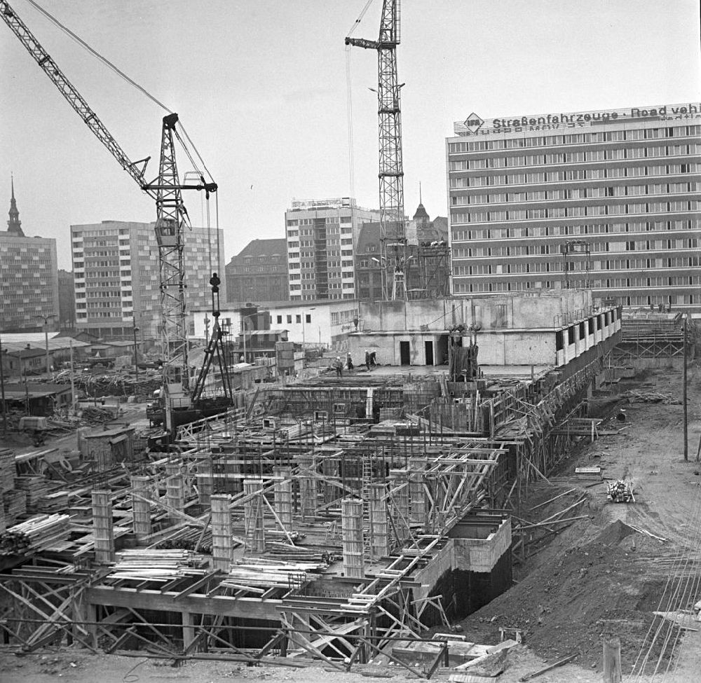 DDR-Bildarchiv: Leipzig - DDR - Baustelle am Brühl in Leipzig 1966