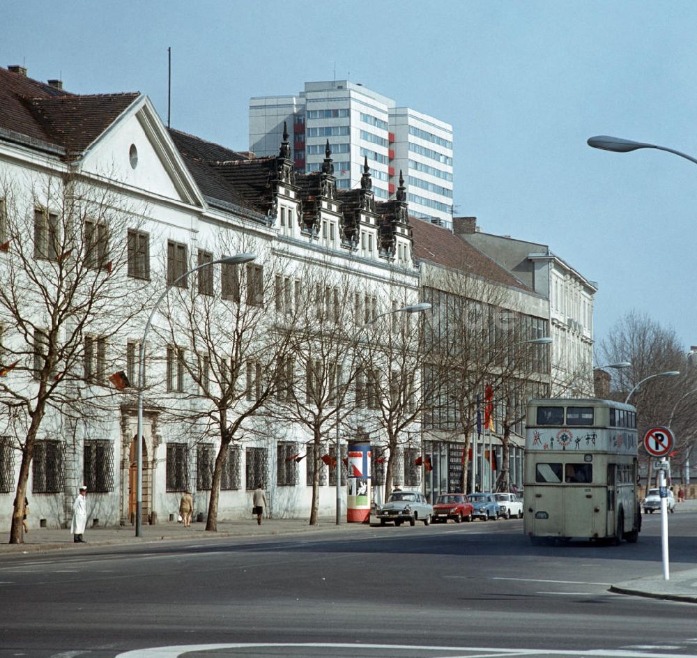 DDR-Bildarchiv: Berlin - DDR - Breite Straße in Berlin 1970