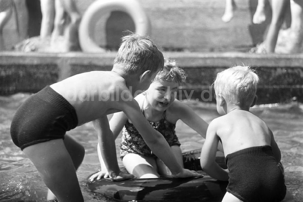 Leipzig: DDR - Im Freibad Leipzig-Gohlis