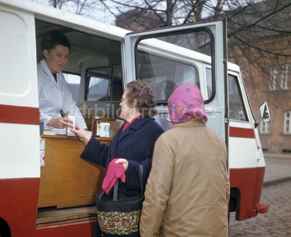 Gera: DDR - Mobile Apotheke 1960er Jahre