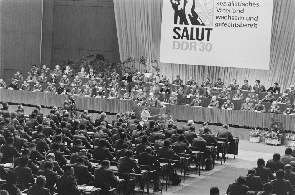 DDR-Bildarchiv: Dresden - Delegiertenkonferenz der NVA im Kulturpalast in Dresden in der DDR