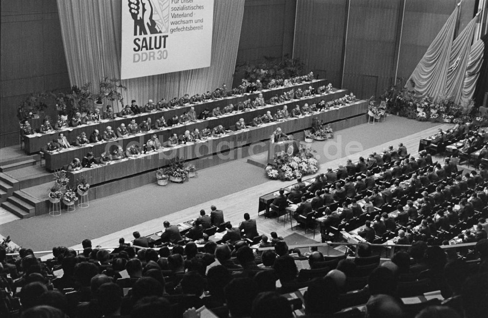 DDR-Bildarchiv: Dresden - Delegiertenkonferenz der NVA im Kulturpalast in Dresden in der DDR