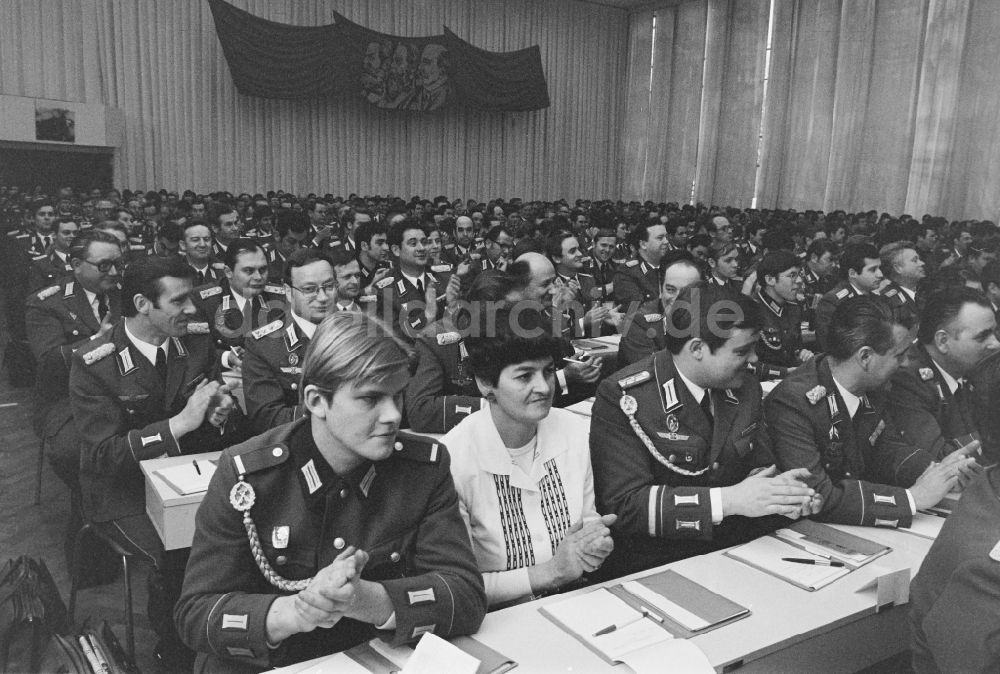 DDR-Fotoarchiv: Potsdam - Delegiertenkonferenz der SED für Angehörige der NVA in Potsdam in der DDR