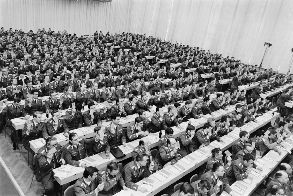 Potsdam: Delegiertenkonferenz der SED für Angehörige der NVA in Potsdam in der DDR