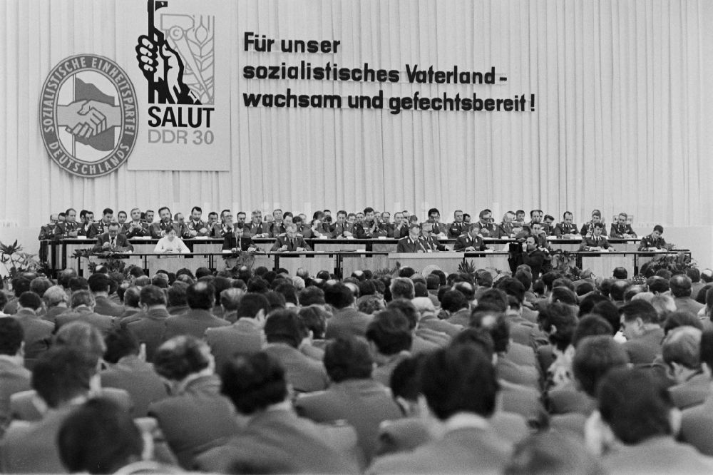 DDR-Fotoarchiv: Potsdam - Delegiertenkonferenz der SED für Angehörige der NVA in Potsdam in der DDR