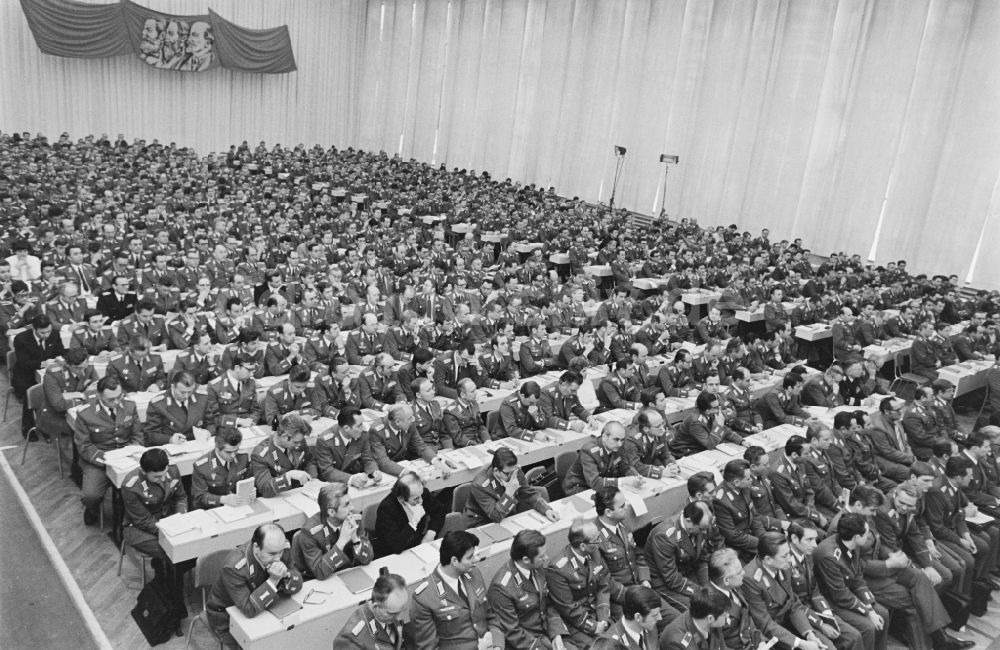 DDR-Fotoarchiv: Potsdam - Delegiertenkonferenz der SED für Angehörige der NVA in Potsdam in der DDR