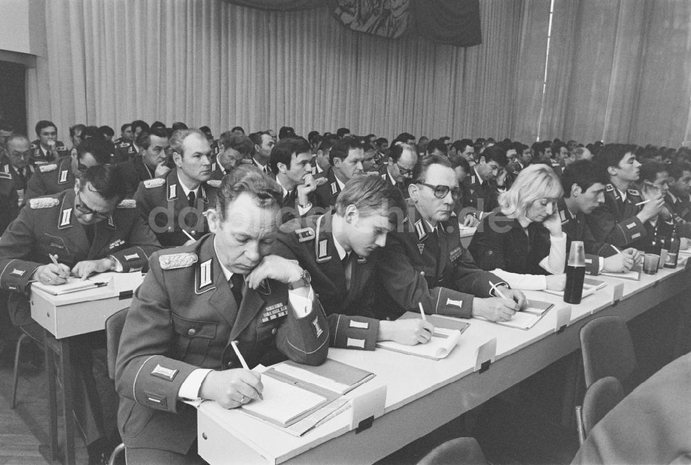 DDR-Bildarchiv: Potsdam - Delegiertenkonferenz der SED für Angehörige der NVA in Potsdam in der DDR