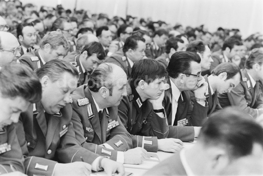 DDR-Fotoarchiv: Potsdam - Delegiertenkonferenz der SED für Angehörige der NVA in Potsdam in der DDR