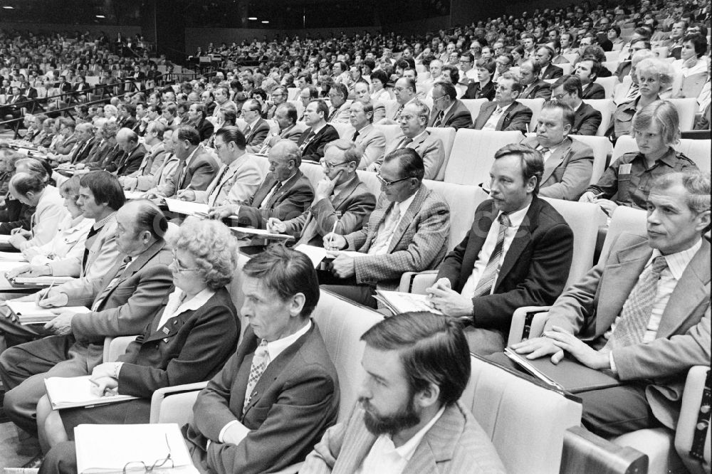 DDR-Fotoarchiv: Berlin - Delegiertenkonferenz zur 7. Baukonferenz in Berlin in der DDR